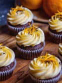 schokoladige Kaffee-Cupcakes mit Orangen Buttercreme, vegan