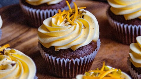 schokoladige Kaffee-Cupcakes mit Orangen Buttercreme, vegan