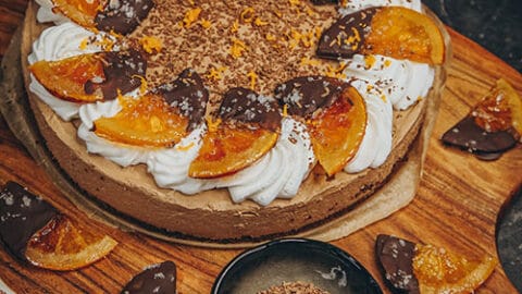 vegane Orangen-Schoko-Mousse Torte mit Orangenextrakt und kandierten Orangen